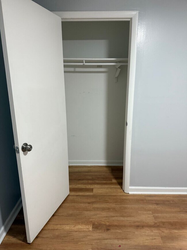 Building Photo - UPDATED 3 bedroom