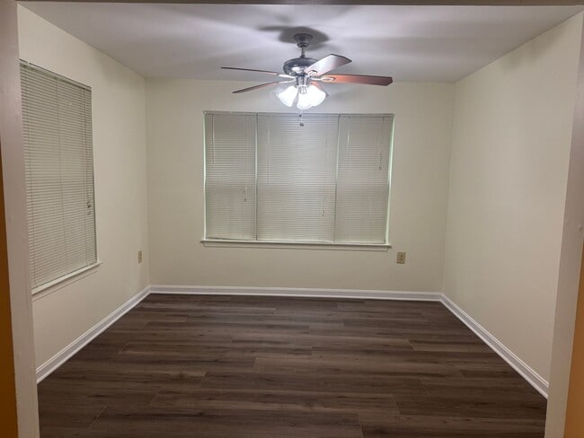 Building Photo - Spacious Ground Floor Condo