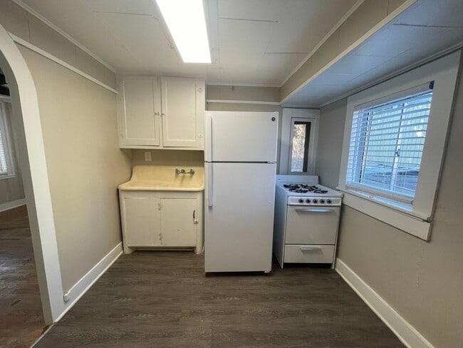 Building Photo - Simply the BEST! Adorable 1 Bedroom/1 Bath upstairs apartment home Located off Historic Camp Bowi...