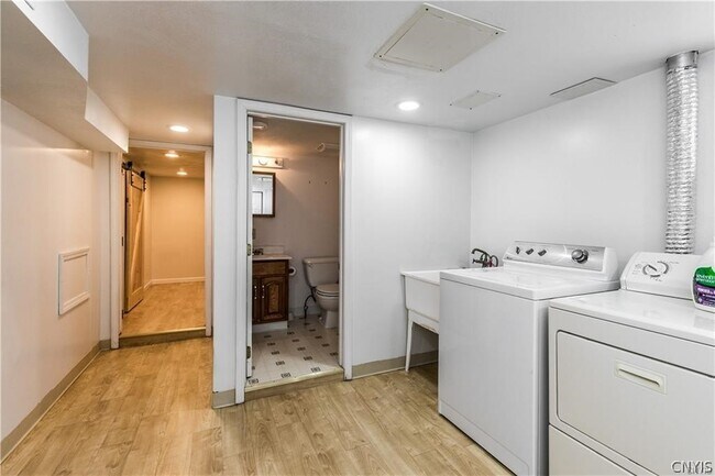 Building Photo - 105 Salem Rd