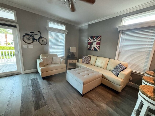 Building Photo - 209 NE Coastal Dr