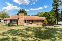 Building Photo - 5331 S La Salle Dr