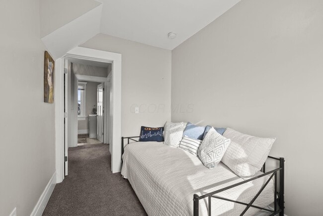 Building Photo - 664 Siebert St