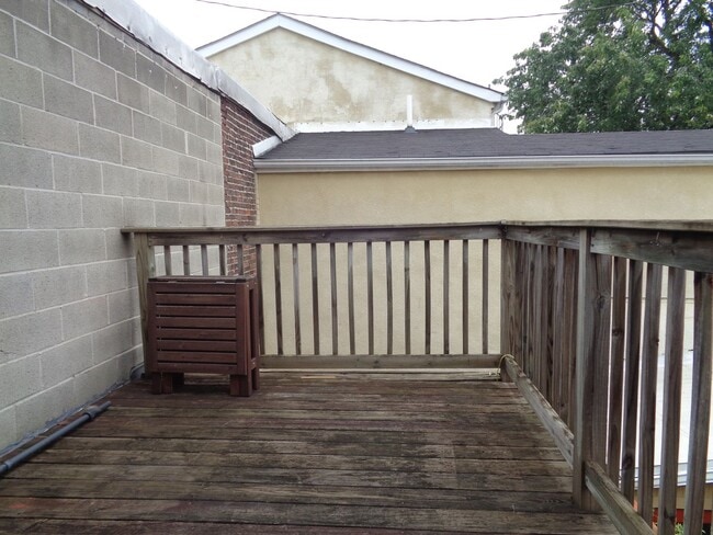 Building Photo - 1917 Fleet St