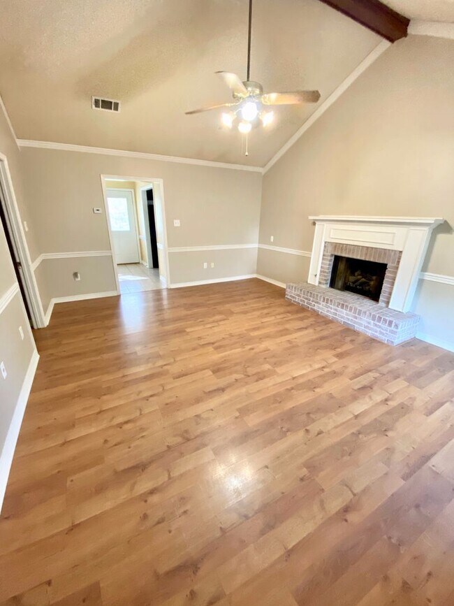Building Photo - 103 Fox Run Dr
