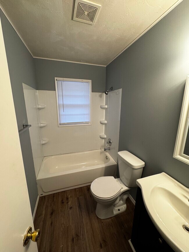 Building Photo - Blondo Street