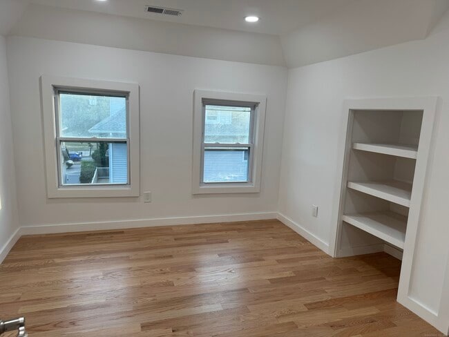 Building Photo - 263 Hawley Ave