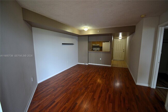 Building Photo - 102 SW 6th Ave