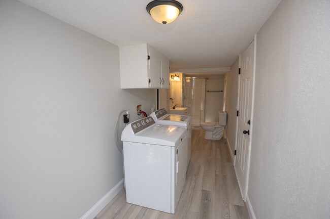 Building Photo - 917 Harding St