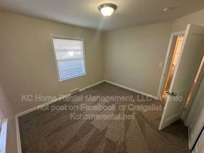 Building Photo - 6401 W 72nd Terrace