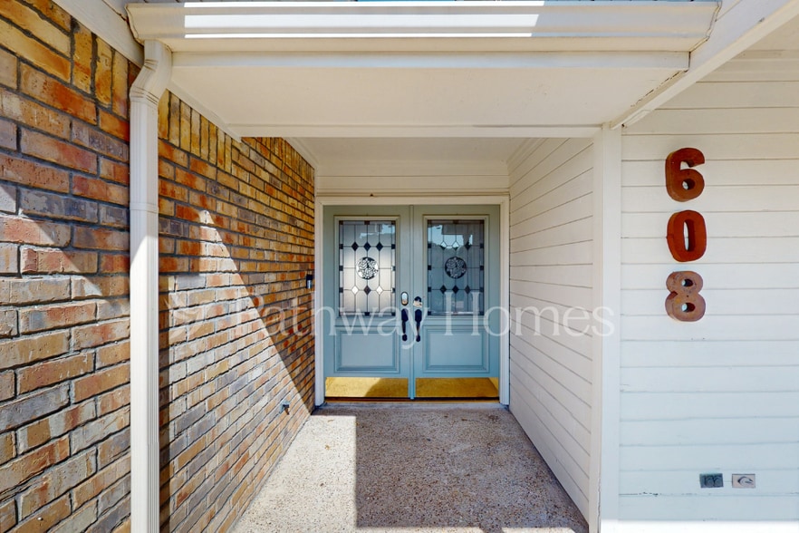 Building Photo - 608 Westway Dr