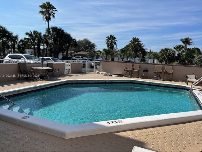 Building Photo - 1100 SE 4th Ave