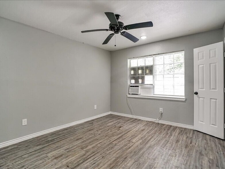 Building Photo - 5175 Lavender St