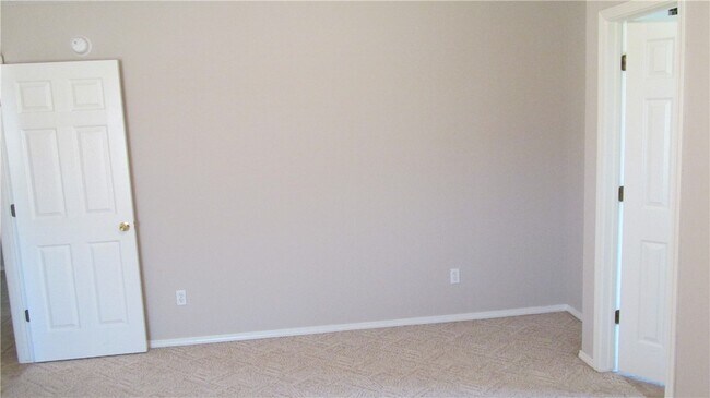 Building Photo - 1902 SW Spruce Rd