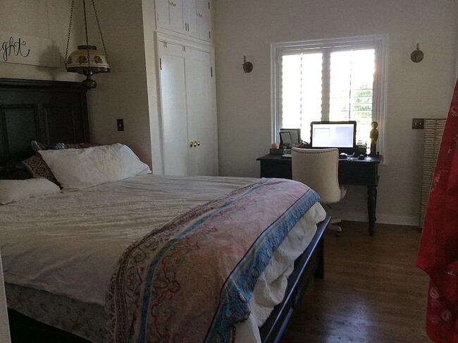 Building Photo - 304 Nevada Way