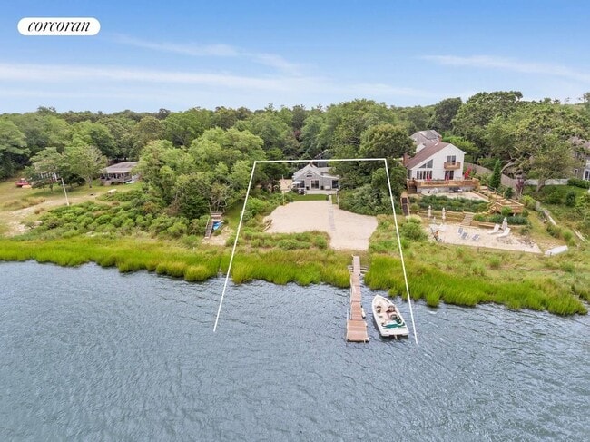 Primary Photo - 237 Noyack Rd