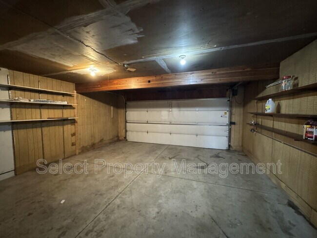 Building Photo - 8422 Lionsgate Run