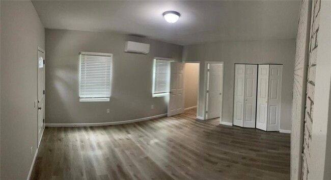 Building Photo - 3258 Raymond Dr