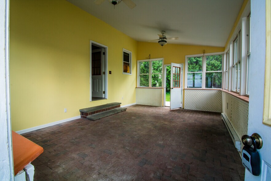 Sun Porch - 141 Dennison St