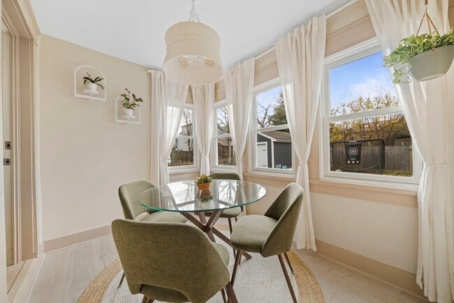 Building Photo - 57 Cook St