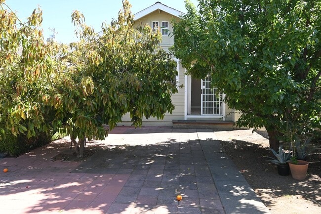 Building Photo - Nice Willow Glen Bungalow, Pet Friendly, 2...