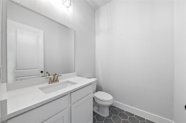 Building Photo - 3511 Palm Crest Dr