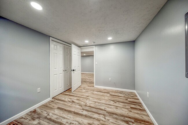 Building Photo - Grand Ave Duplex