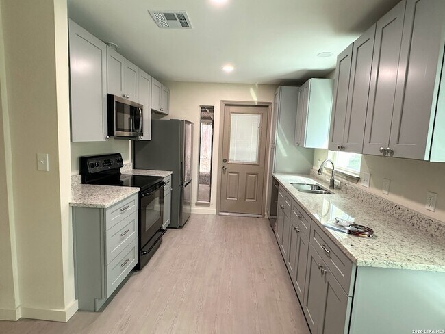Building Photo - 6731 Carters Blf Dr