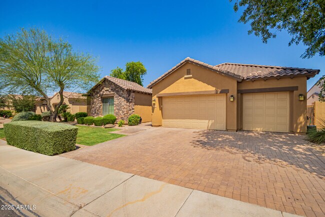 Building Photo - 15812 W Cypress St