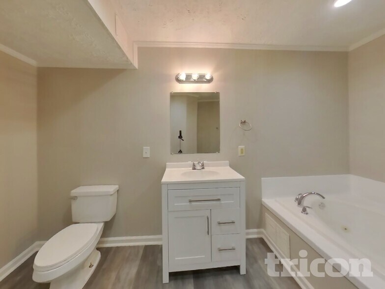 Building Photo - 100 Hillcrest Point