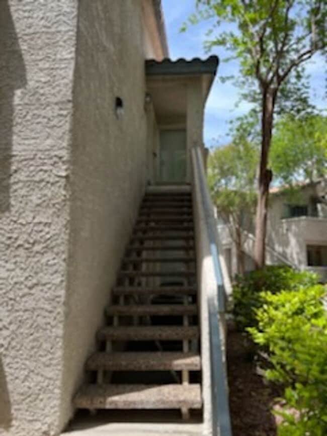 Building Photo - 1 Bedroom Condo Located in Canyon Willow!!
