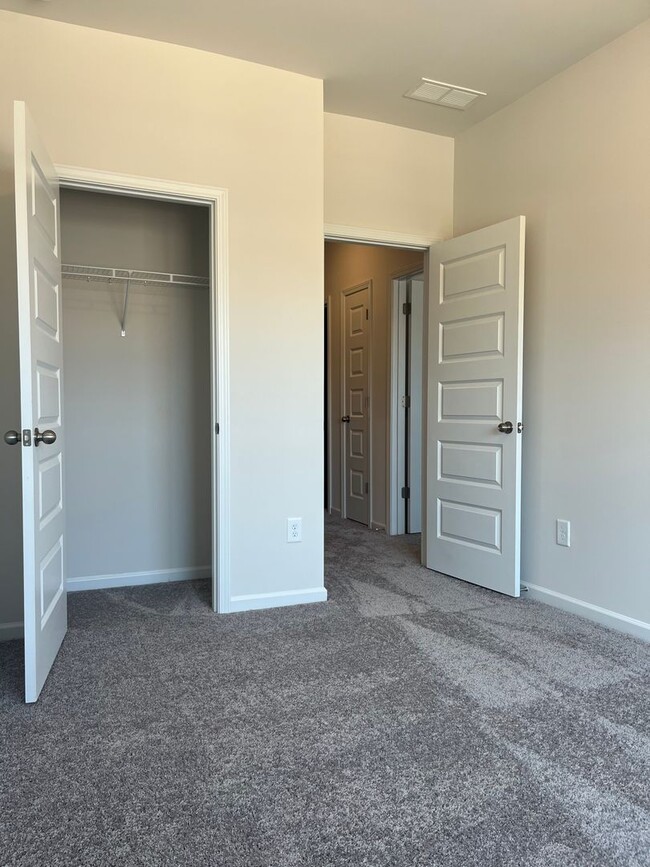 Building Photo - Beautiful Newly Constructed 3/.25 Townhome!