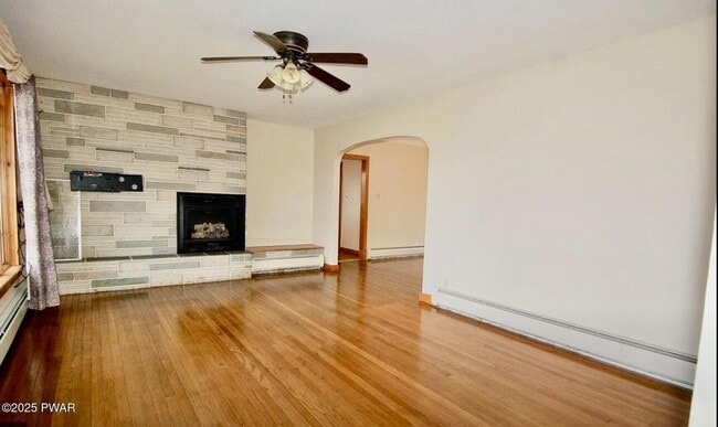 Building Photo - 1561 PA-171