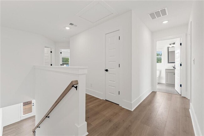 Building Photo - 3571 Overlook Rd NW