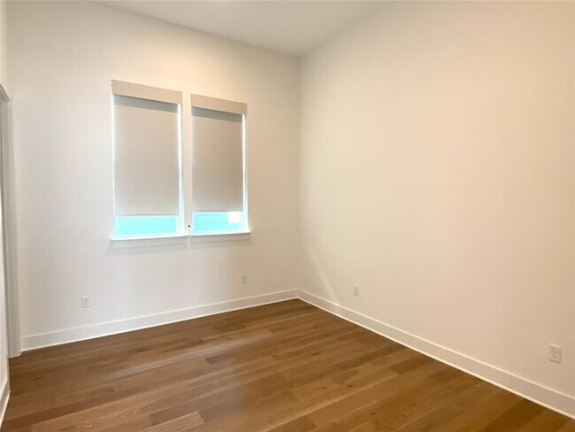 Building Photo - 6117 Sendero Hills Pkwy