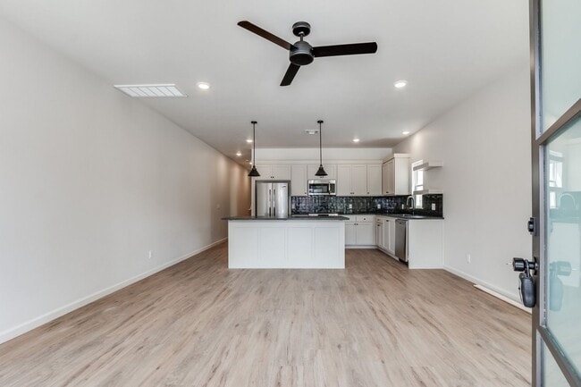 Building Photo - Urban living in Edmond