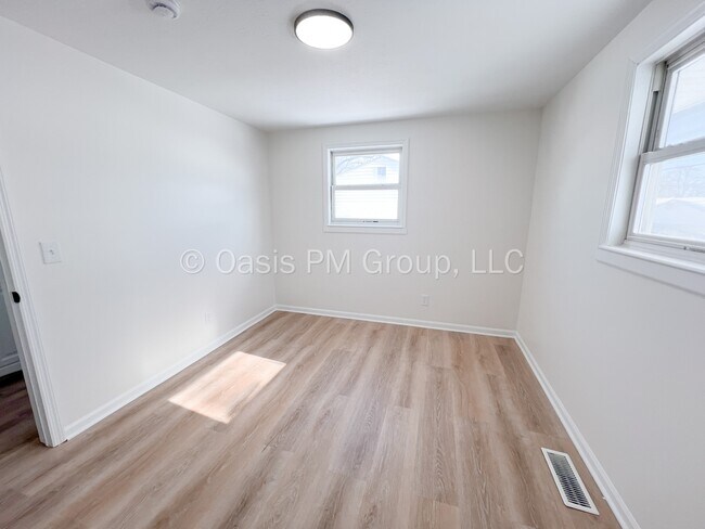 Building Photo - 3983 Lynward Rd