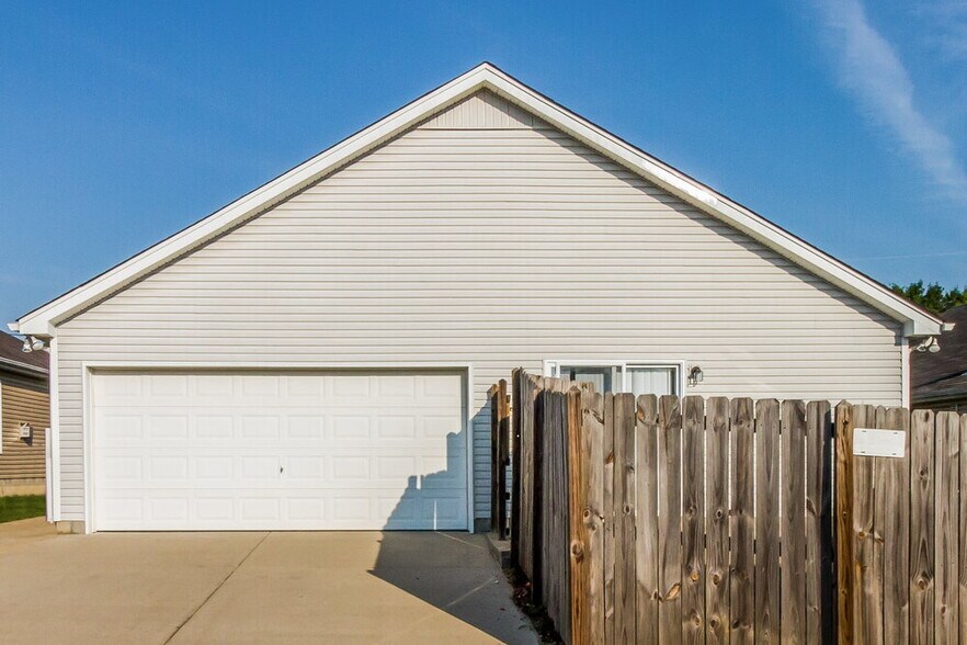 Building Photo - 129 Sophie Dr