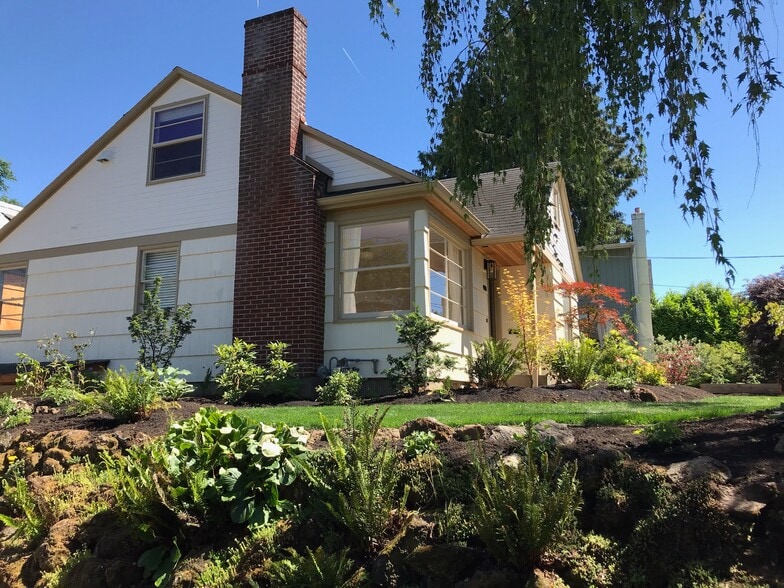 Building Photo - 4070 NE 8th Ave