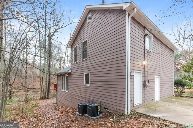 Building Photo - 2 Paces Lakes Ridge
