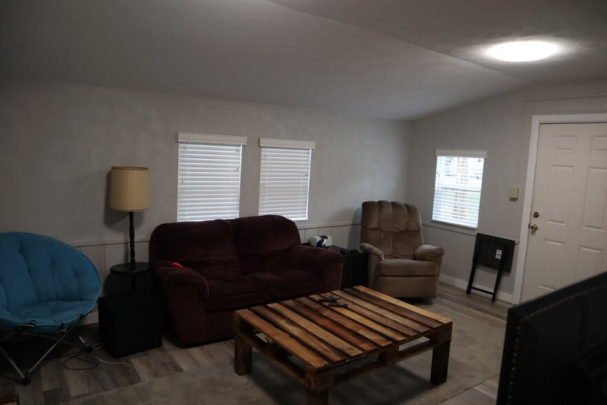 Building Photo - 131 Union St