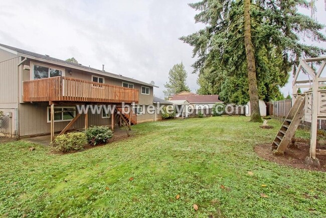 Building Photo - Newly Remodeled 5 Bed, 2 Bath Home with RV/Boat Parking in Oregon City