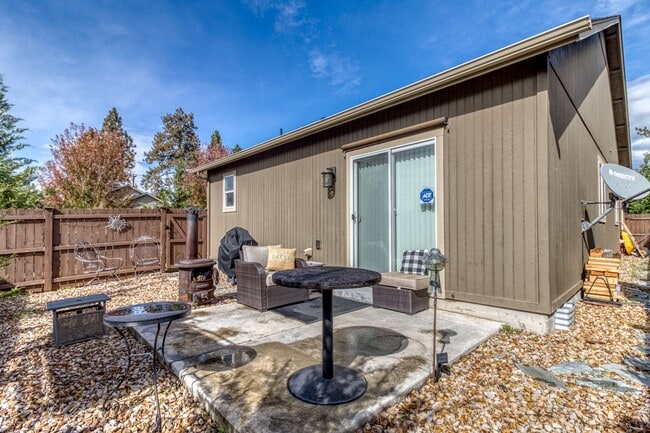 Building Photo - Furnished home in Bend, OR