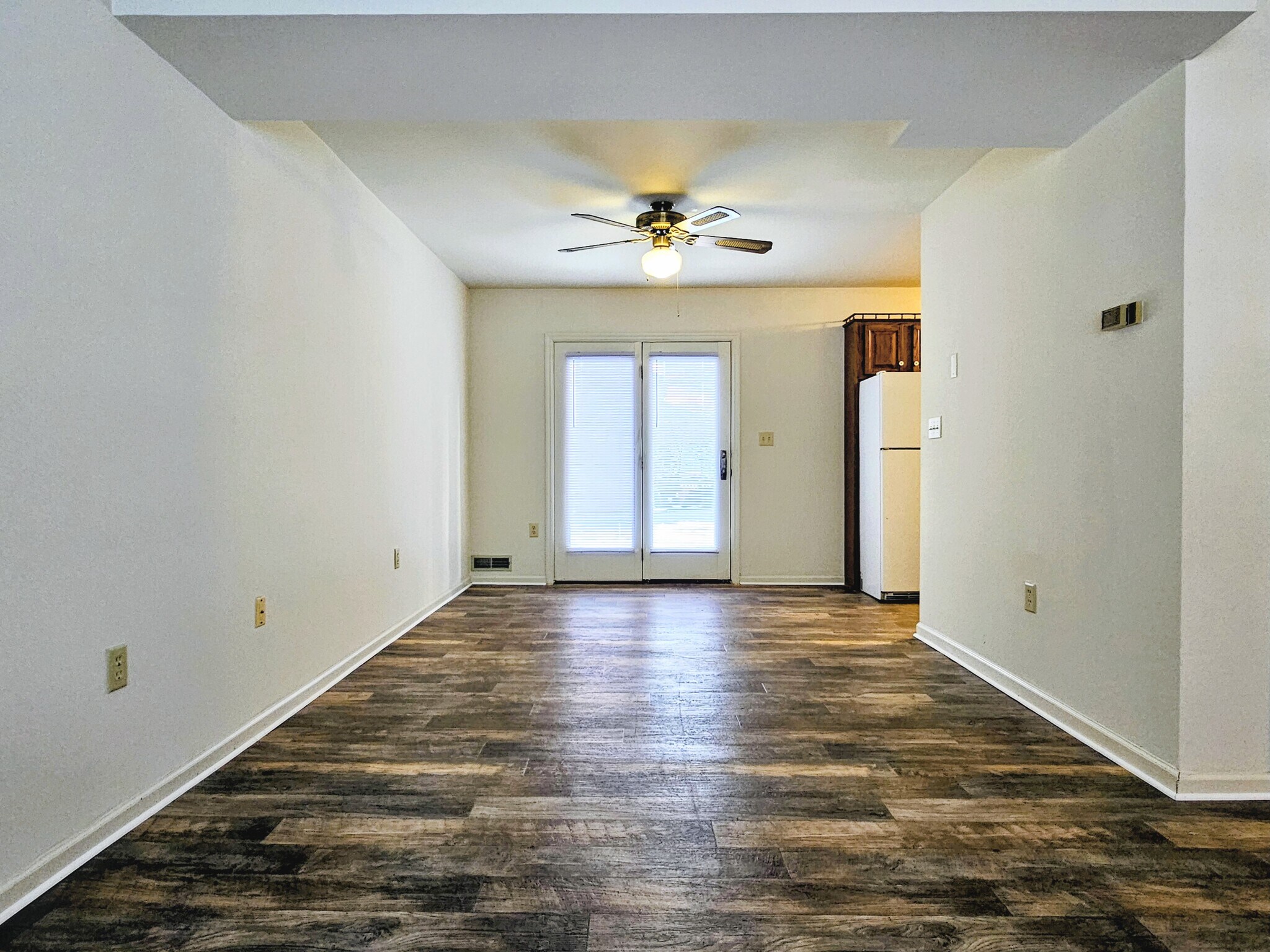 Building Photo - 11 Oriole Dr