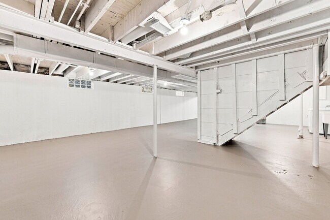 Building Photo - 22529 Tuscany Ave