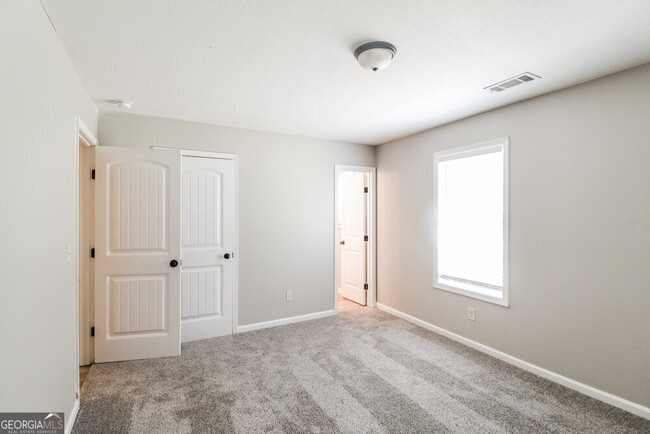 Building Photo - 602 Embassy Walk