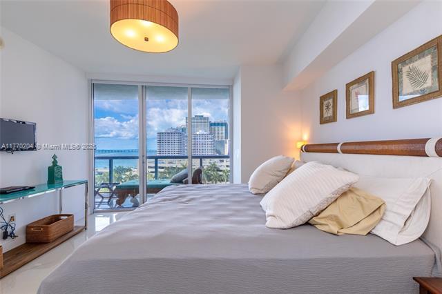 Building Photo - 495 Brickell Ave