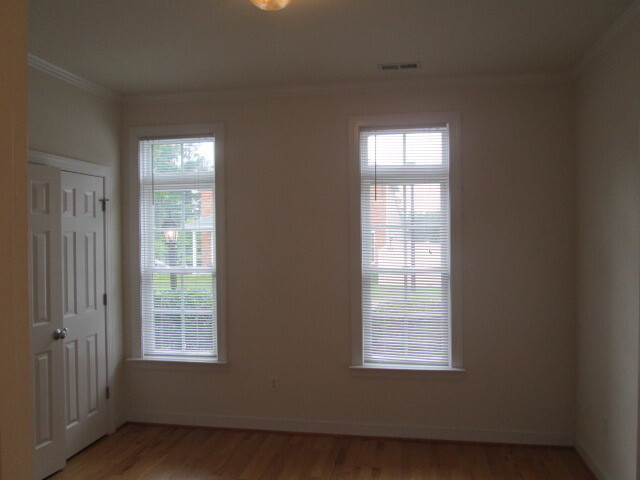 Building Photo - Brick-Front West End 4 Bed, 3 Full Bath To...