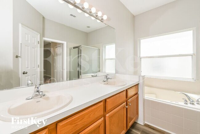 Building Photo - 2497 Runyon Cir