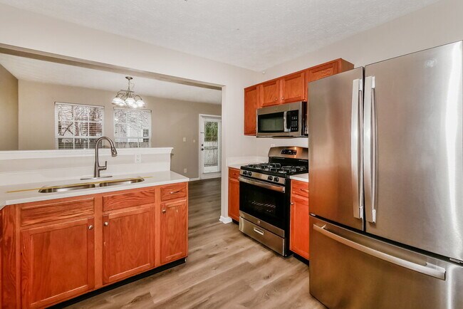 Building Photo - 6748 Redan Dr